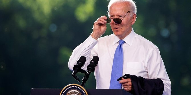 Keren, Joe Biden Beri Hadith Vladimir Putin Kacamata Aviator di KTT Jenewa