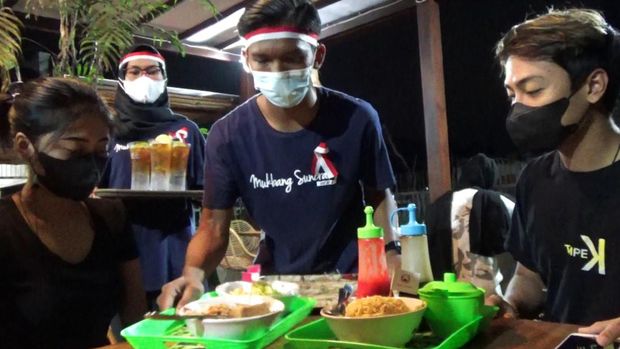 Promo Dapat Makan Gratis Bakso Lobster dan Mukbang Seafood Asal Hafal Pancasila